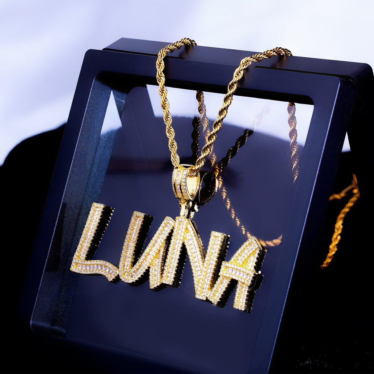 semiEDITADACADENA-LUNAGRANDECONDIAMANTE-CAJANEGRAEDITADAORODURO